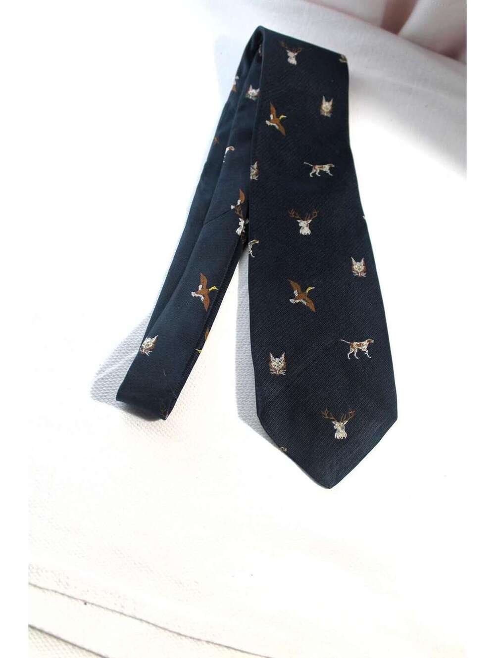 Vintage Hunting Themed Necktie, 4 X 57, London Corner, Wilmette IL